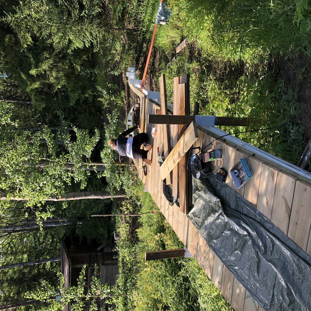 Kiinteistön huoltotyö käynnissä